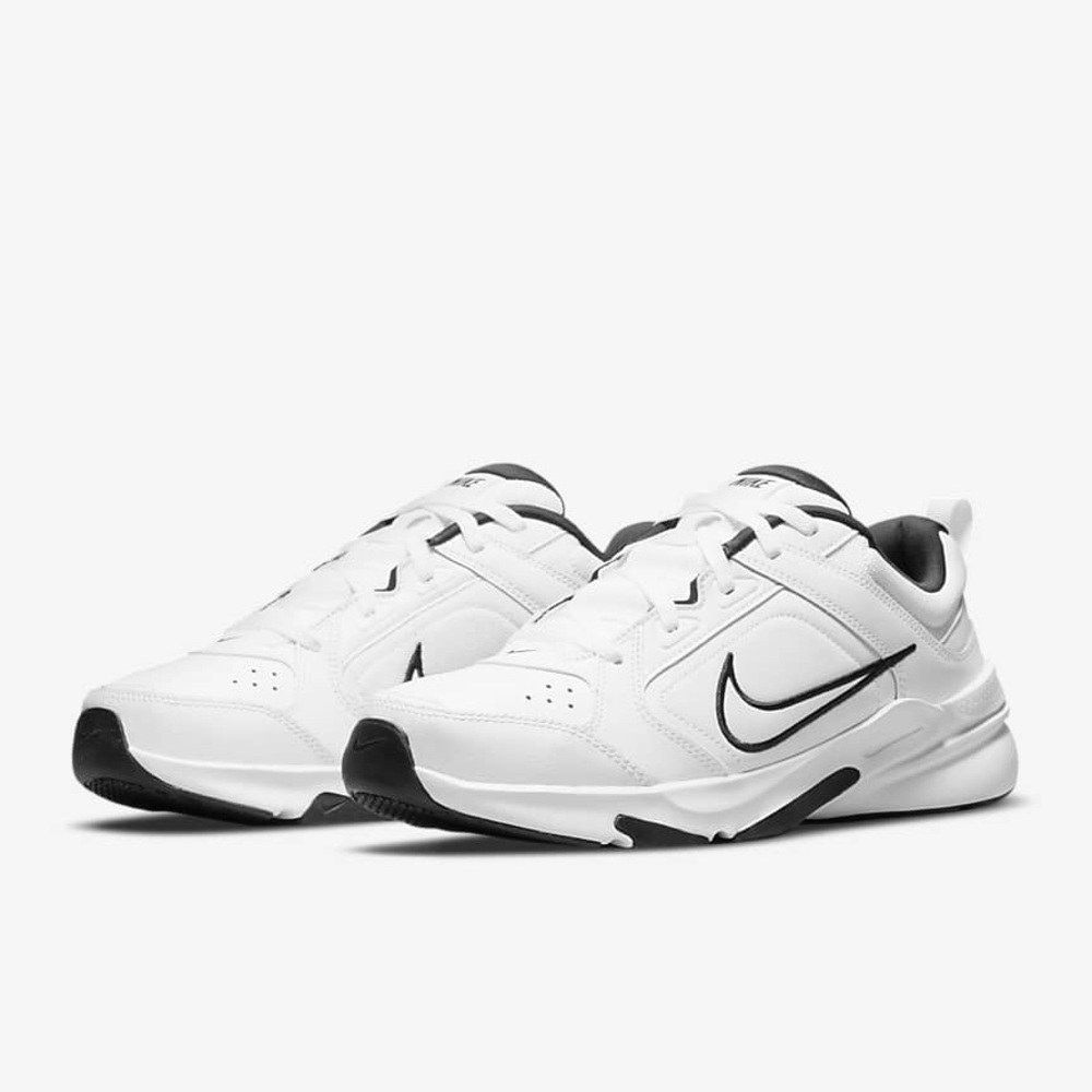 NEW IN BOX Nike Defy All Day Men's Training With Traction Shoes Multiple Sizes - Picture 1 of 7